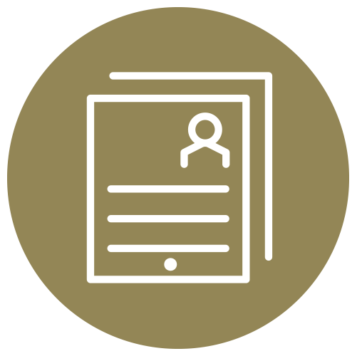 Weiße stilisierte Bewerbungsmappe mit Personensymbol und Textlinien auf goldenem Kreis.