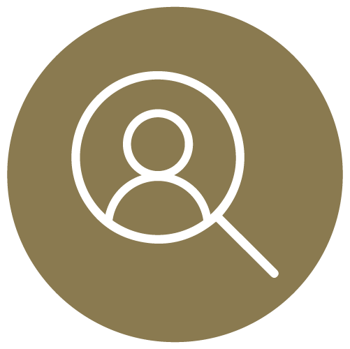 Ein stilisiertes Benutzerprofil-Symbol ist in einer Lupe auf goldenem Hintergrund zentriert.