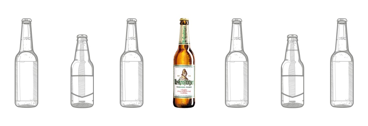 Sechs Zeichnungen von Bierflaschen, eine davon farbig und etikettiert.